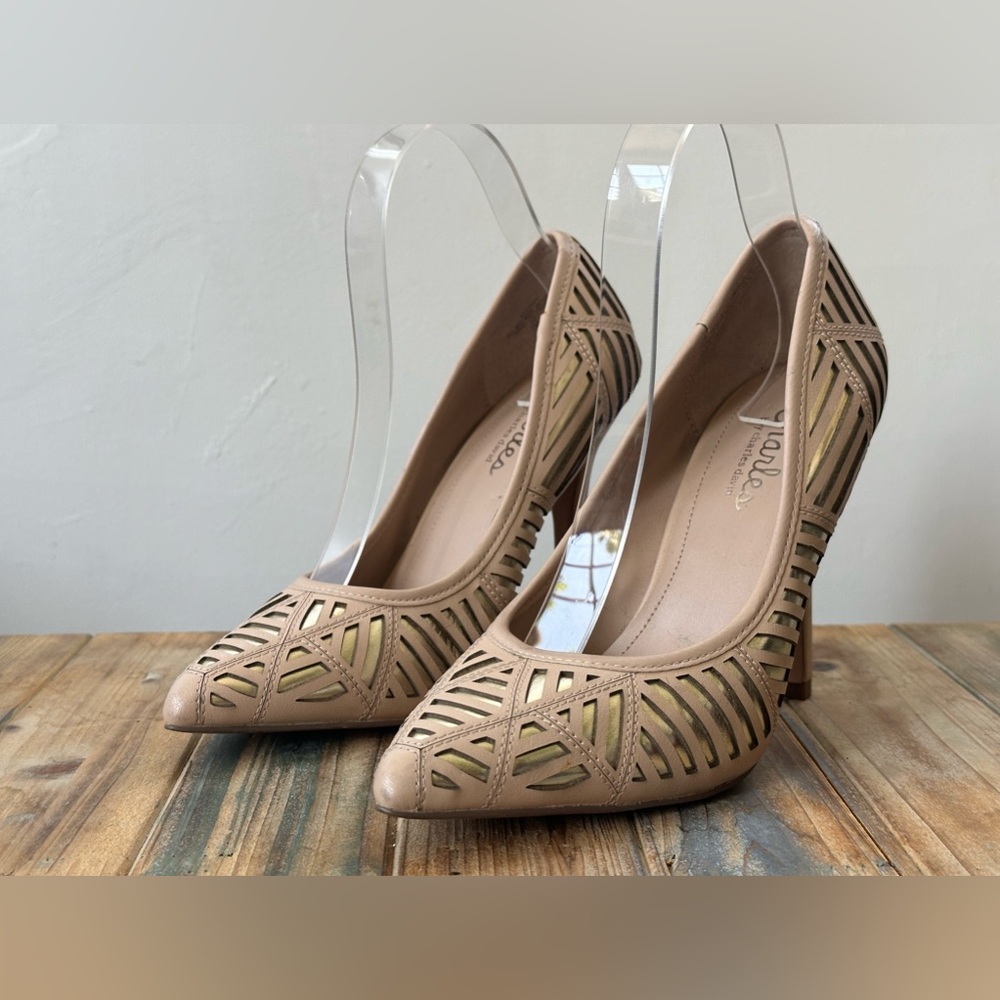Charles by Charles David Mystery Beige Laser Cut Pumps Women's Size 7 M